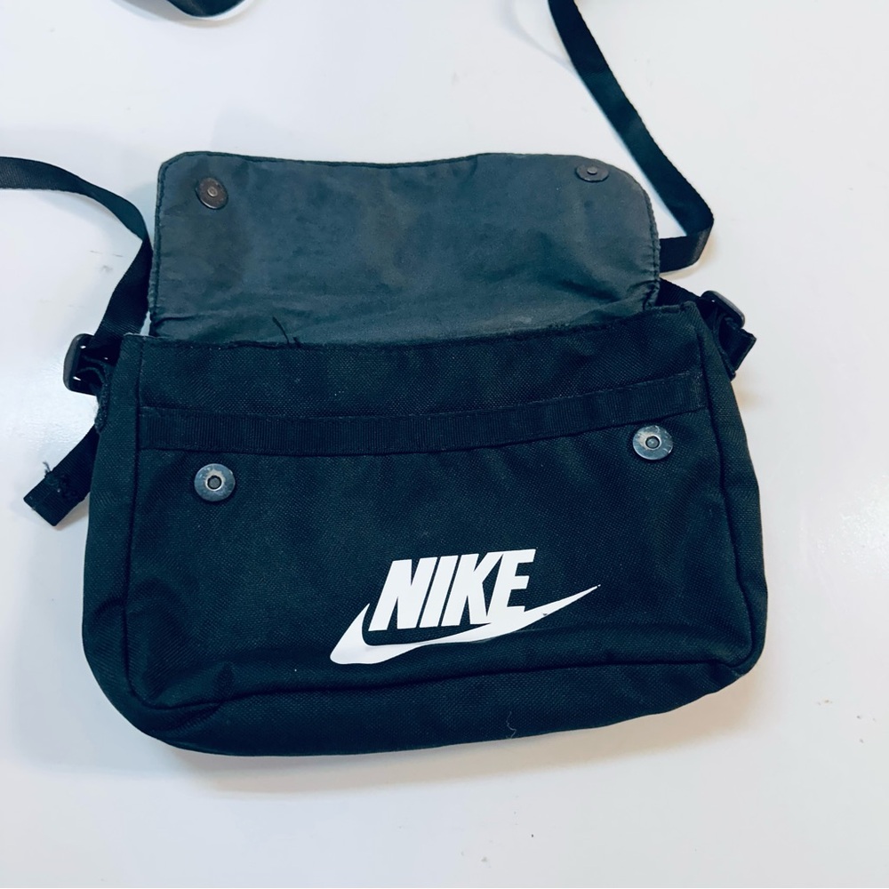 Nike Sportswear Futura Logo Crossbody Bag in Black - Picture 5 of 11